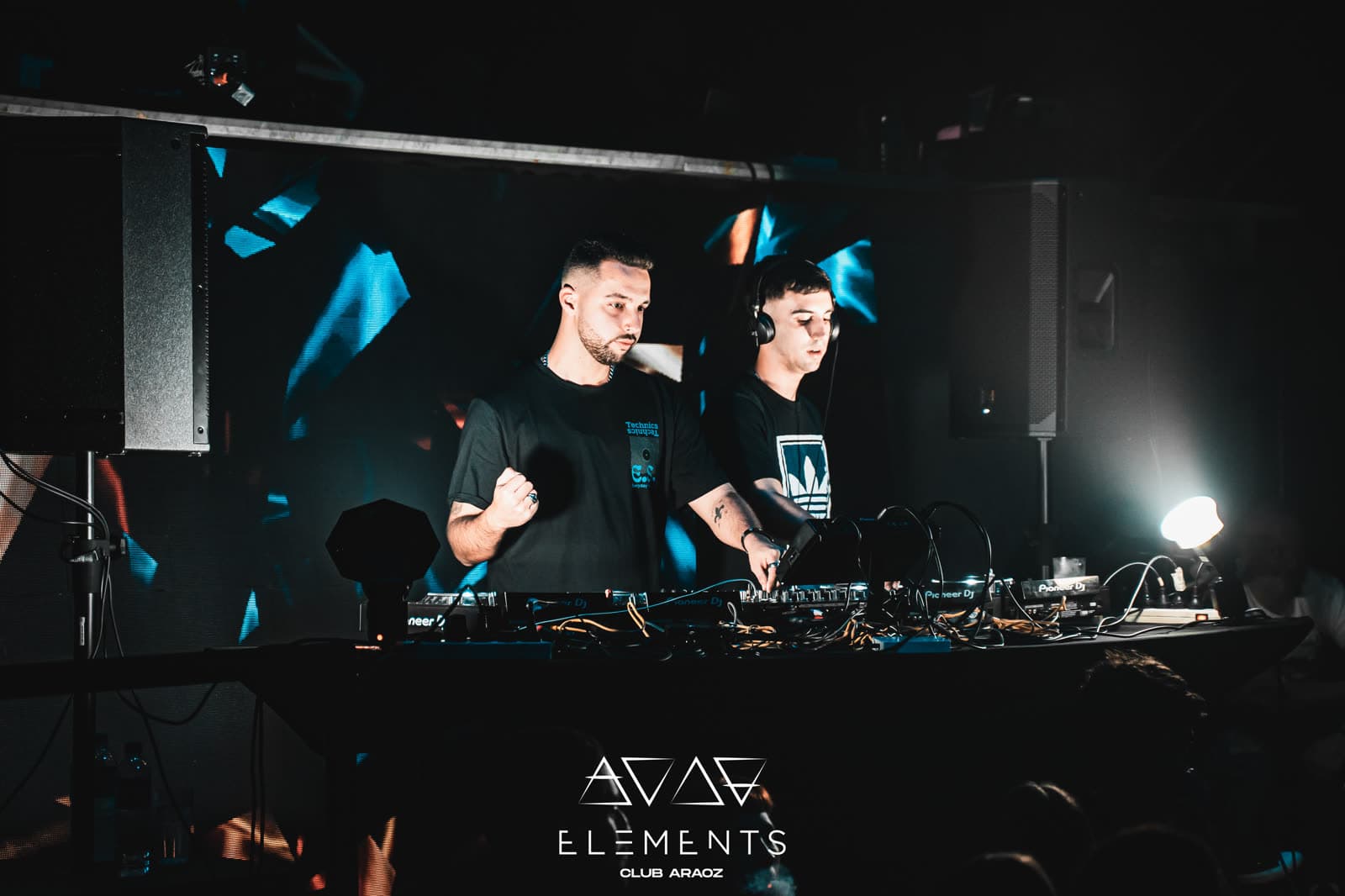 Bata & Gooty tocando en Elements, Club Araoz